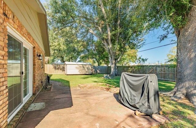 820 Perry Street, Angleton, TX 77515