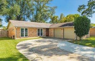 820 Perry Street, Angleton, TX 77515