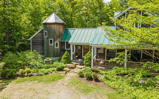 8 Twin Rocks Road, Dover, VT 05356