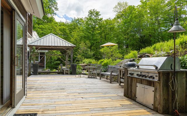 8 Twin Rocks Road, Dover, VT 05356