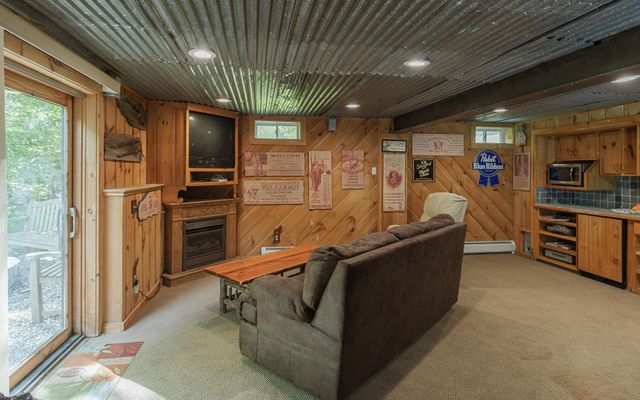 8 Twin Rocks Road, Dover, VT 05356