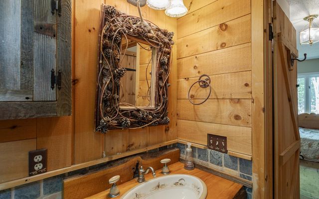 8 Twin Rocks Road, Dover, VT 05356
