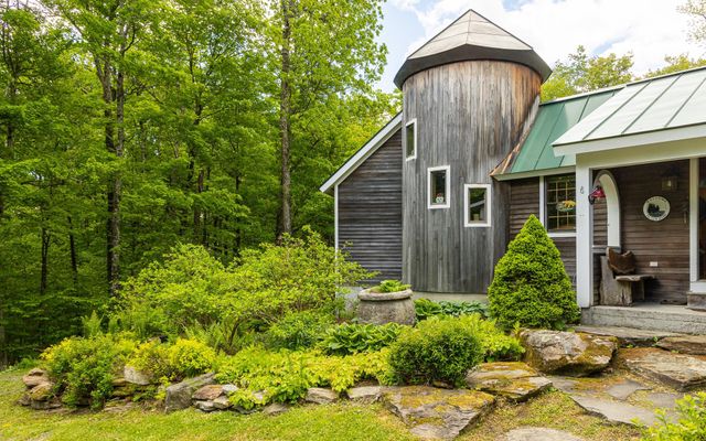 8 Twin Rocks Road, Dover, VT 05356