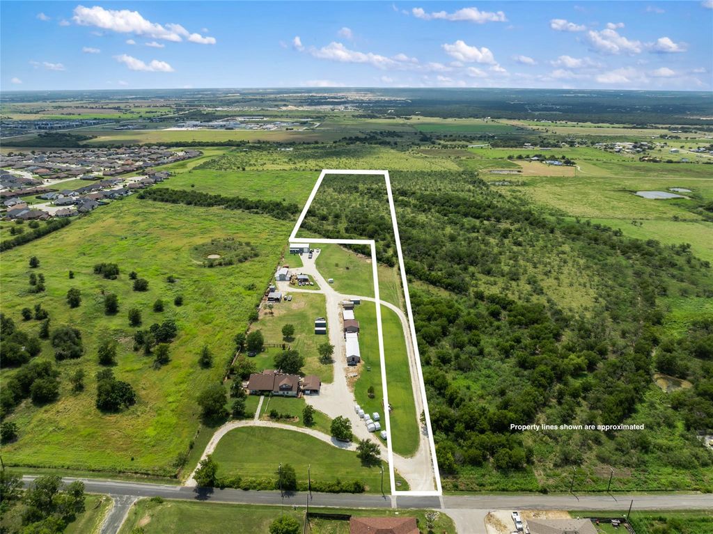 925 N 1st ST, Jarrell, TX 76537