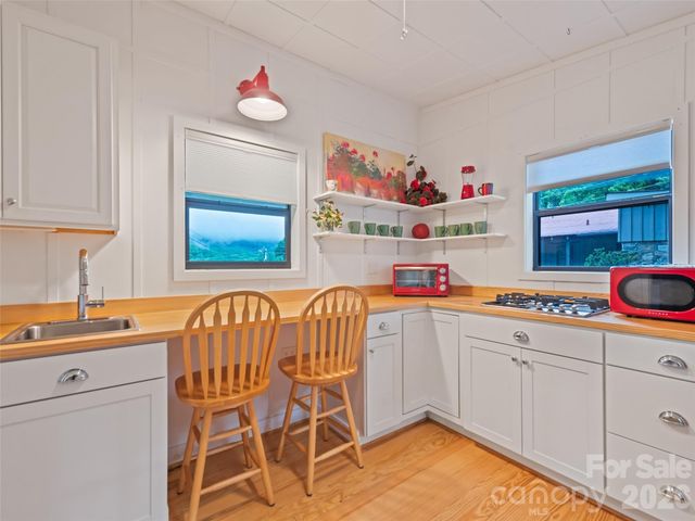 404 Red Bank Road, Waynesville, NC 28786