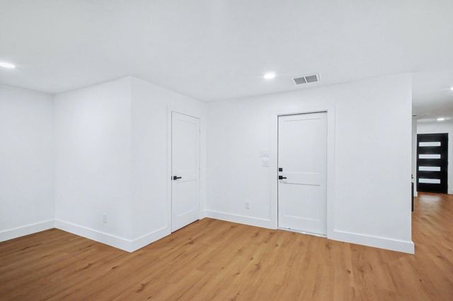 5443 Redstart Street, Houston, TX 77096