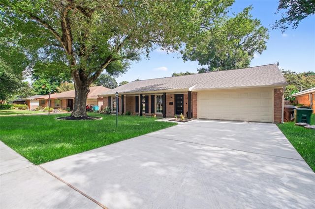 5443 Redstart Street, Houston, TX 77096