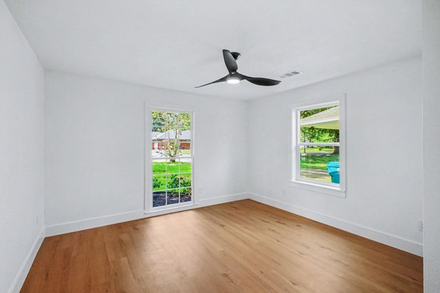 5443 Redstart Street, Houston, TX 77096