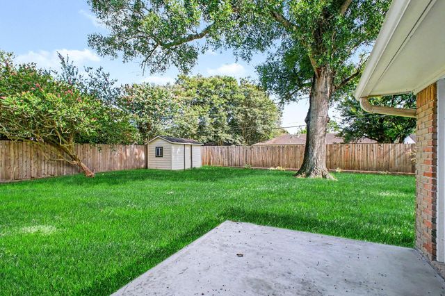 5443 Redstart Street, Houston, TX 77096