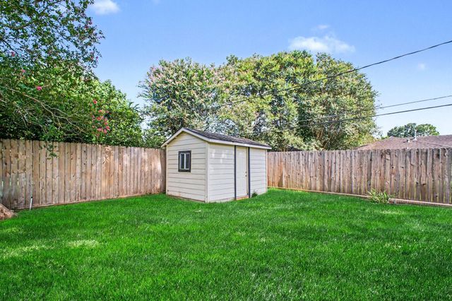 5443 Redstart Street, Houston, TX 77096