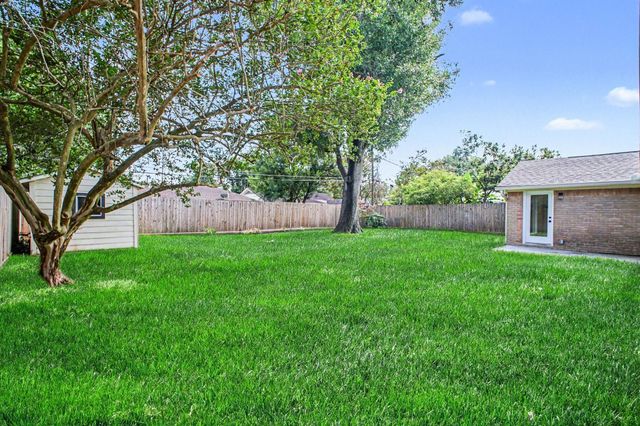 5443 Redstart Street, Houston, TX 77096