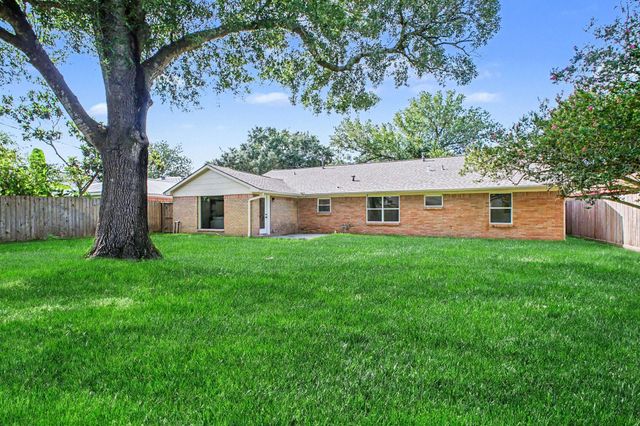5443 Redstart Street, Houston, TX 77096