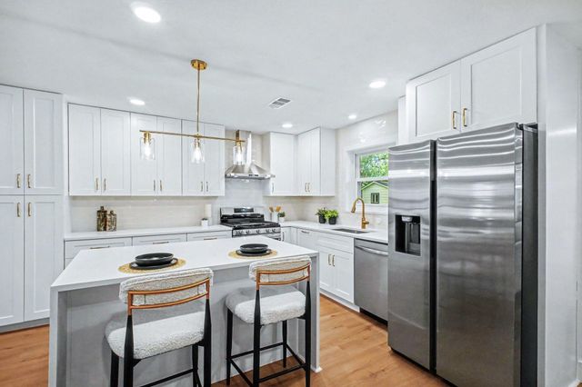 5443 Redstart Street, Houston, TX 77096