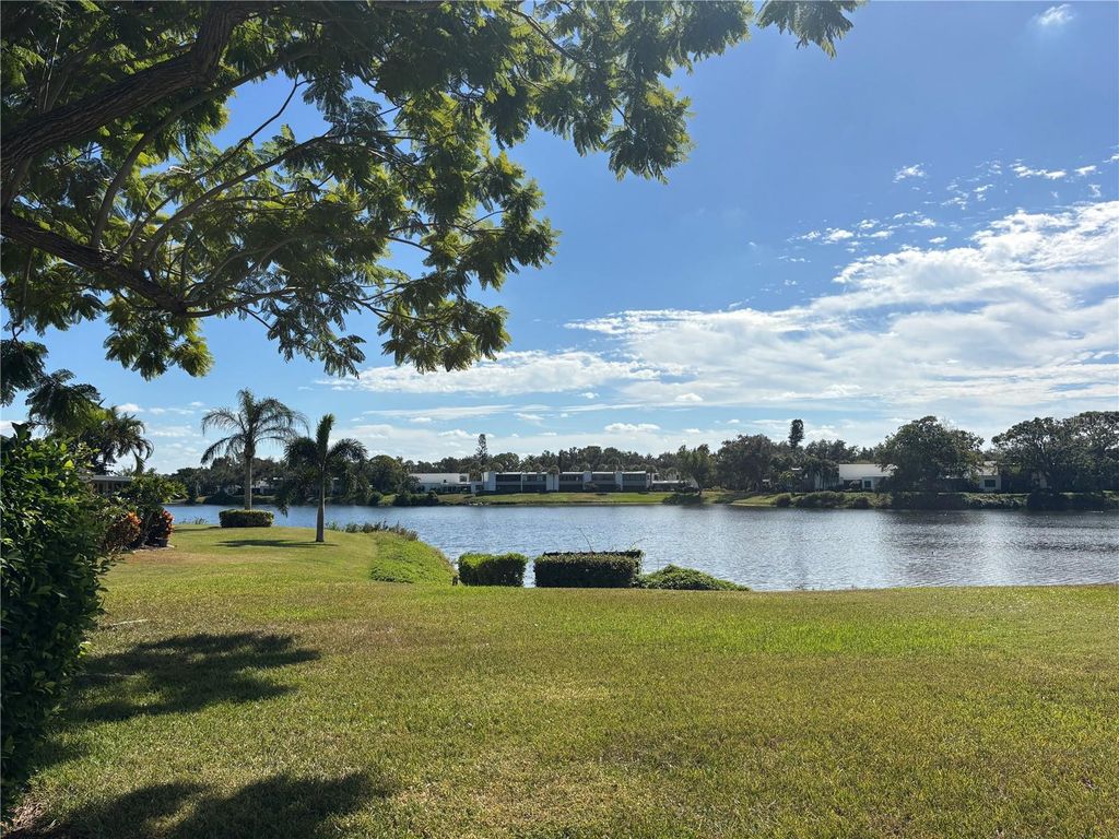 Image 27 of property listing at 523 SPRING LAKES BOULEVARD 523, Bradenton, FL 34210