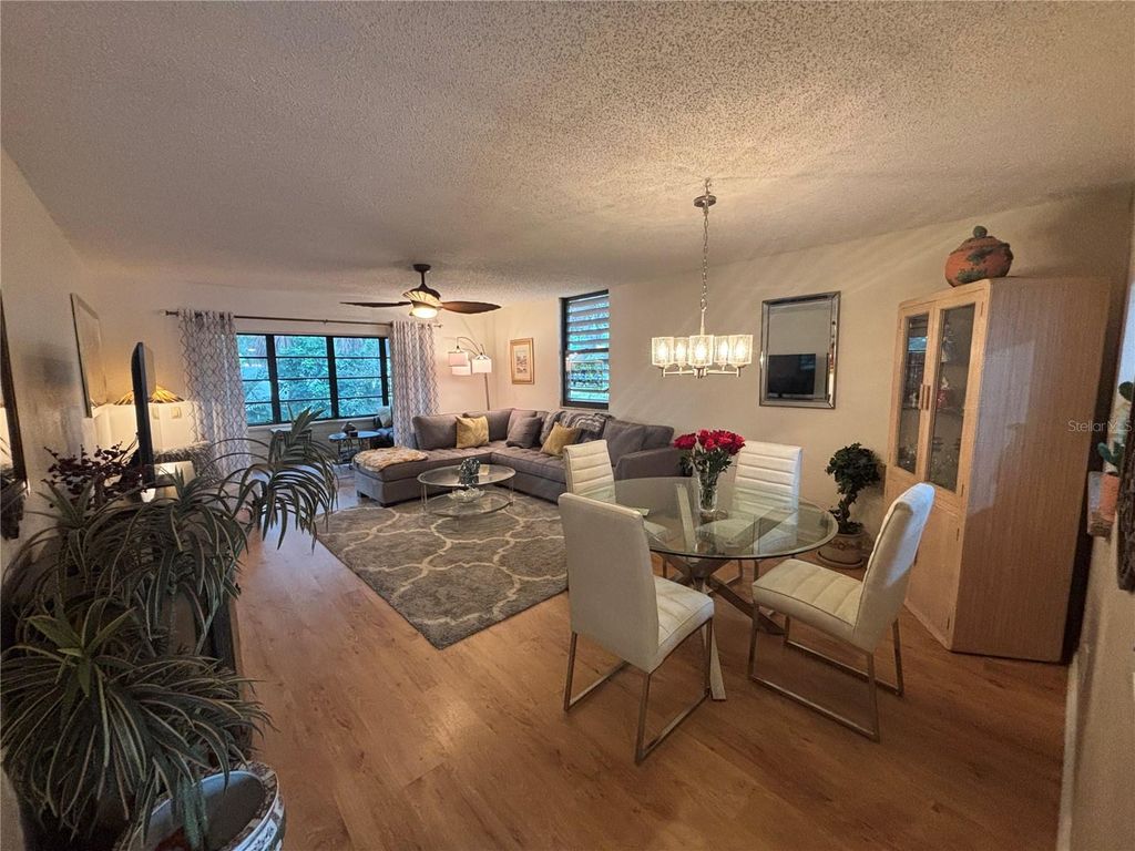 Image 4 of property listing at 523 SPRING LAKES BOULEVARD 523, Bradenton, FL 34210