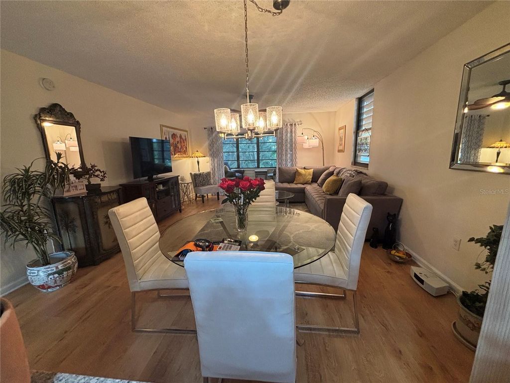 Image 5 of property listing at 523 SPRING LAKES BOULEVARD 523, Bradenton, FL 34210