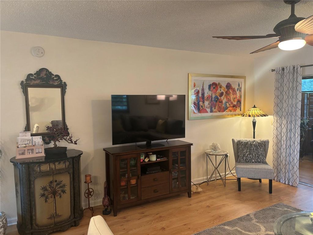 Image 6 of property listing at 523 SPRING LAKES BOULEVARD 523, Bradenton, FL 34210