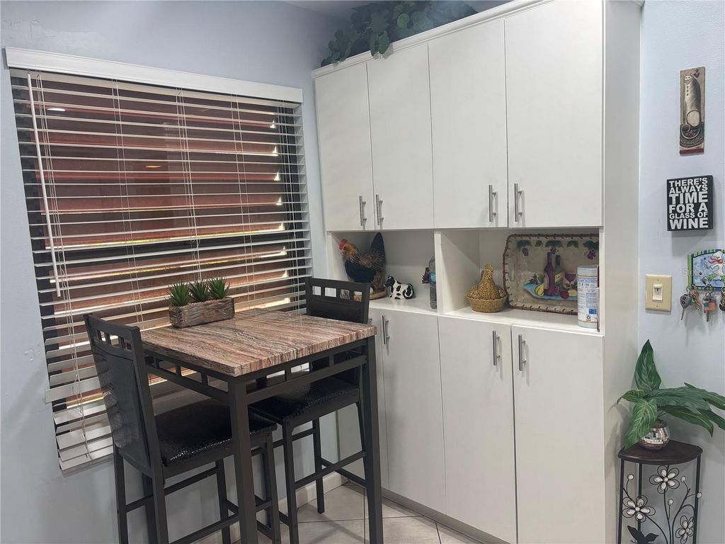 Image 10 of property listing at 523 SPRING LAKES BOULEVARD 523, Bradenton, FL 34210