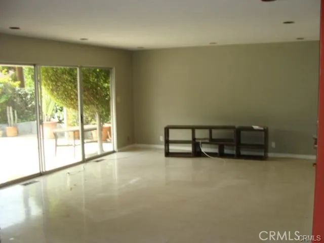 5219 Senford, Los Angeles, CA 90056