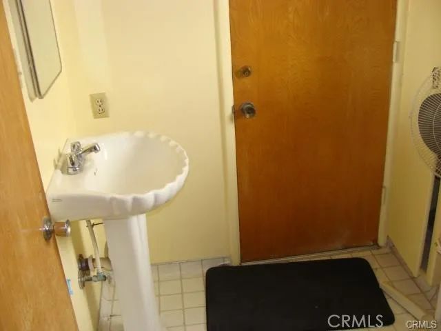 5219 Senford, Los Angeles, CA 90056