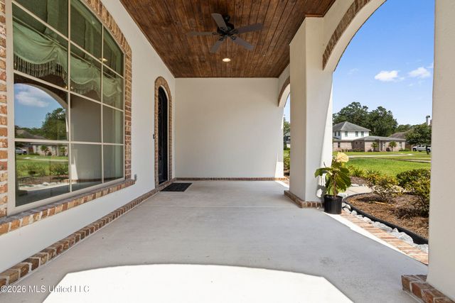 1908 Courtney Lane, Biloxi, MS 39532