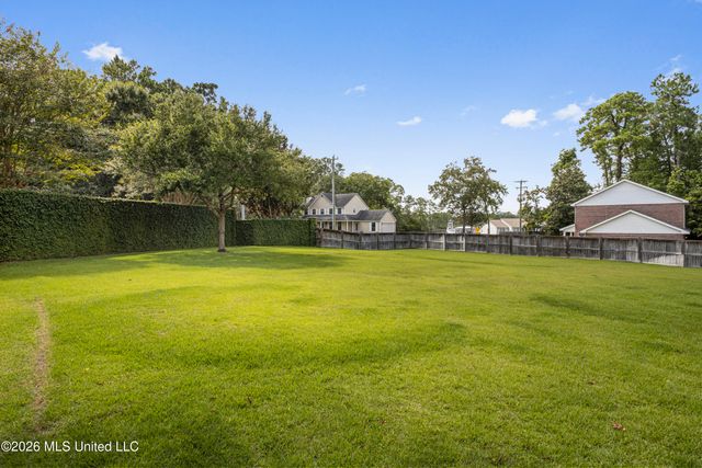 1908 Courtney Lane, Biloxi, MS 39532