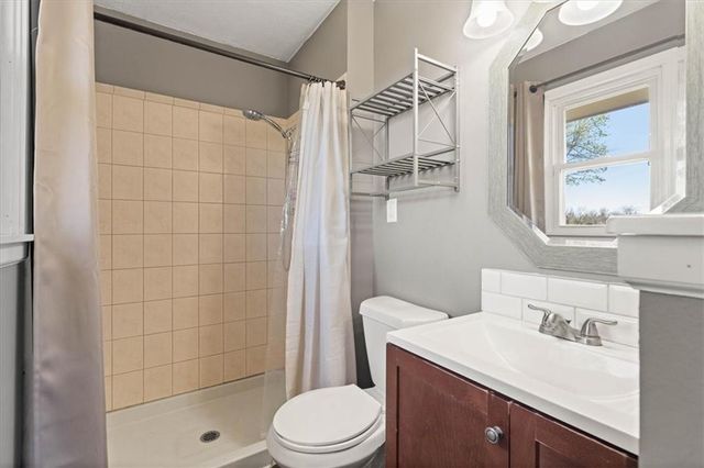 2113 S Owings Street, Oak Grove, MO 64075