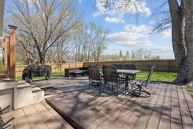 2113 S Owings Street, Oak Grove, MO 64075