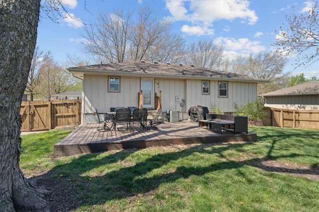 2113 S Owings Street, Oak Grove, MO 64075