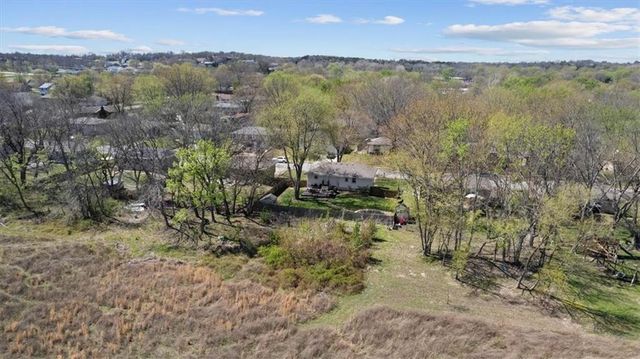 2113 S Owings Street, Oak Grove, MO 64075