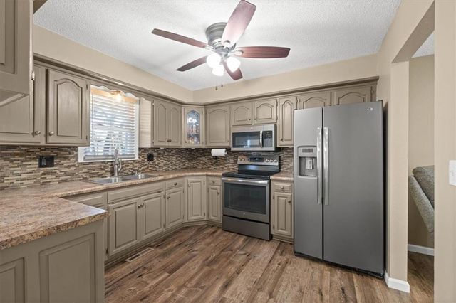 2113 S Owings Street, Oak Grove, MO 64075