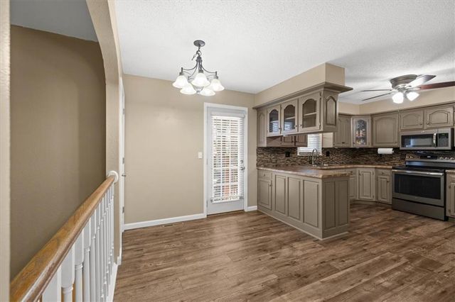 2113 S Owings Street, Oak Grove, MO 64075