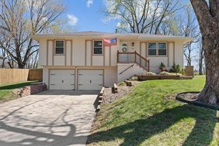 2113 S Owings Street, Oak Grove, MO 64075
