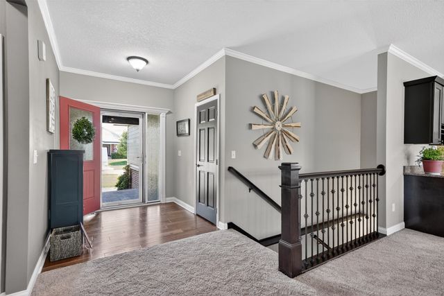 4940 Andrews Place, Pleasant Hill, IA 50327