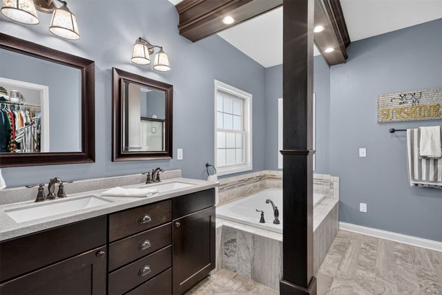 4940 Andrews Place, Pleasant Hill, IA 50327