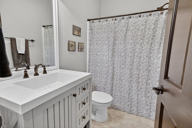 4940 Andrews Place, Pleasant Hill, IA 50327