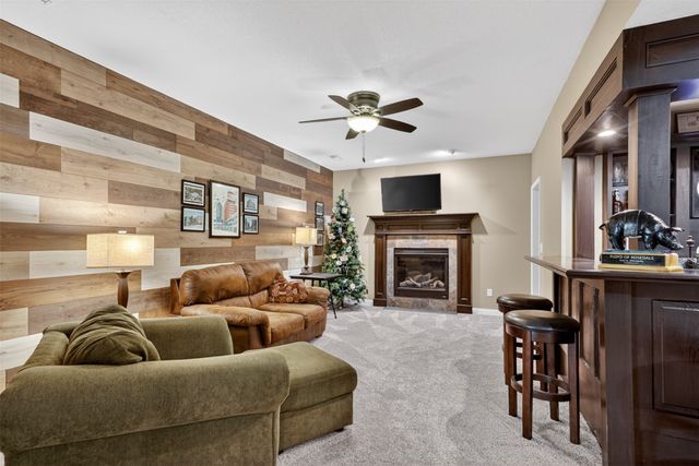 4940 Andrews Place, Pleasant Hill, IA 50327