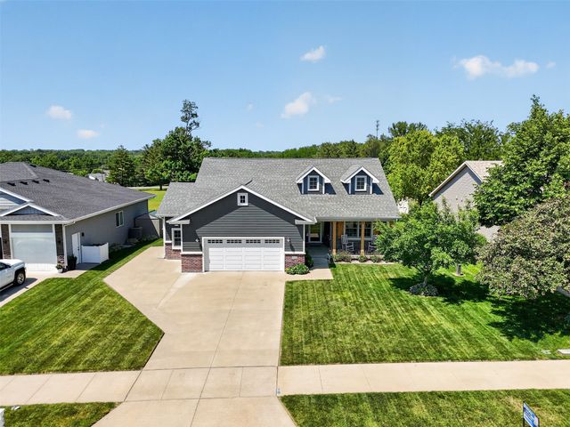 4940 Andrews Place, Pleasant Hill, IA 50327