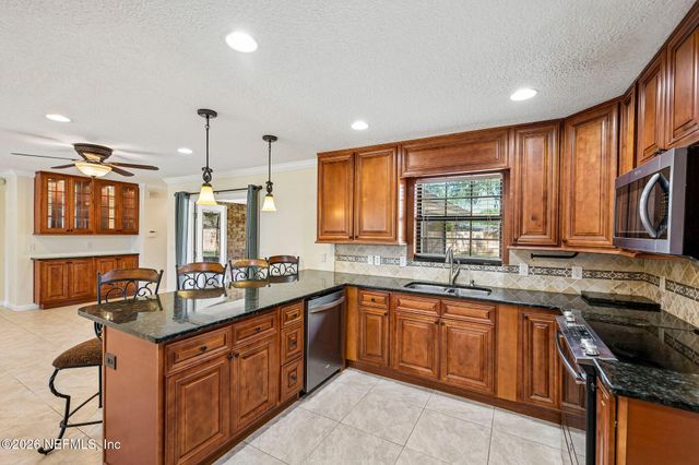 2614 WHIPPLE Avenue, Orange Park, FL 32073