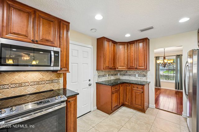 2614 WHIPPLE Avenue, Orange Park, FL 32073
