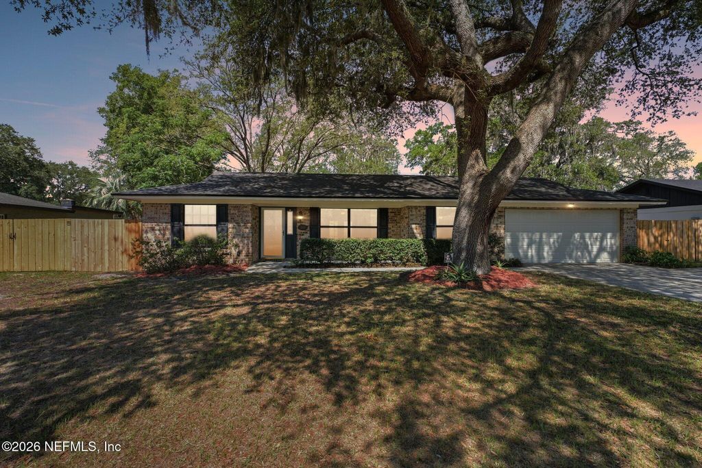 2614 WHIPPLE Avenue, Orange Park, FL 32073