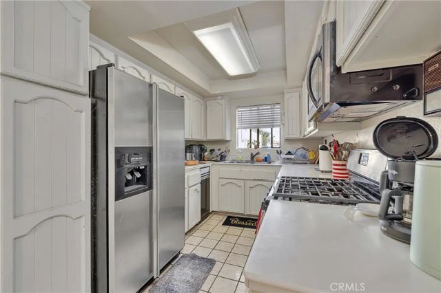 107 S Helberta Avenue, Redondo Beach, CA 90277