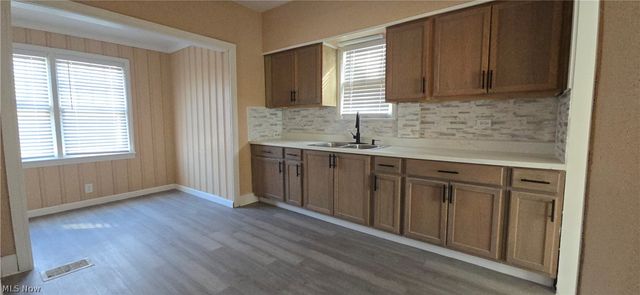 370 Lora Avenue, Youngstown, OH 44504