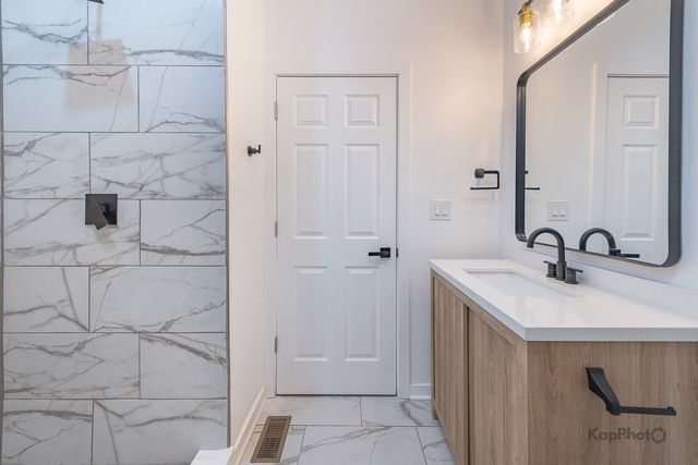 2139 W 24th Street, Chicago, IL 60608