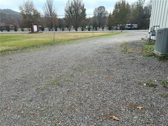 290 Bradley Cove Road, Russellville, AR 72802