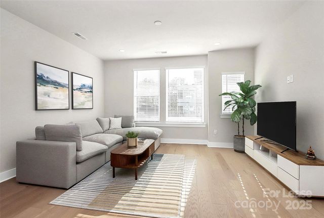 338 E Cama Street, Charlotte, NC 28217