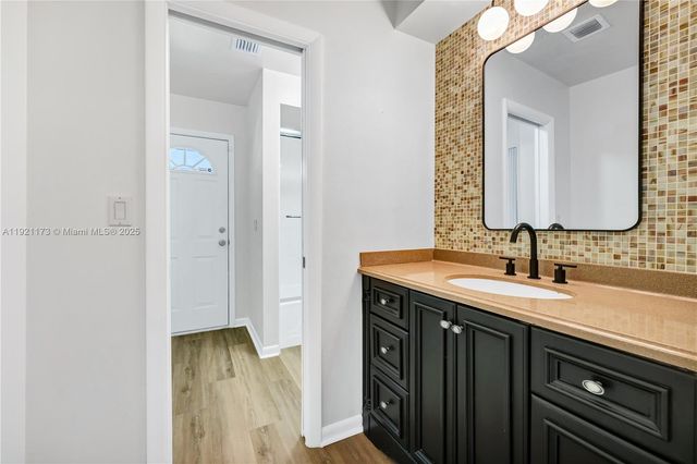 6215 Donegal, Orlando, FL 32819