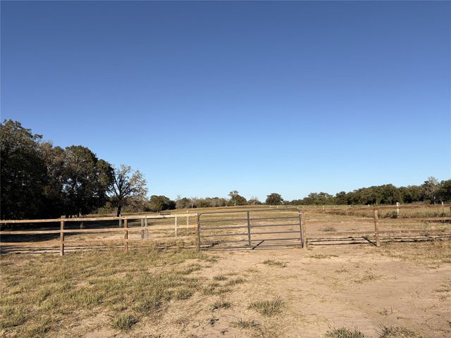6228 Fm-141, Dime Box, TX 77853