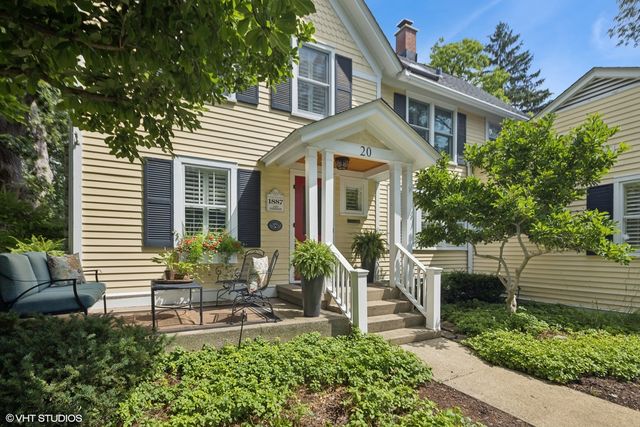 20 Muirwood Drive, Glen Ellyn, IL 60137