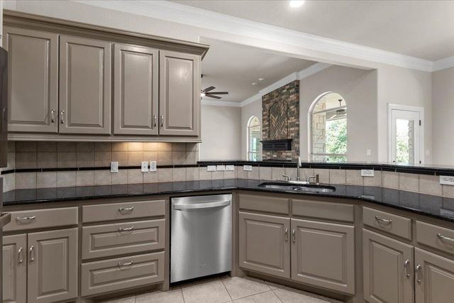 212 Neal DR, Liberty Hill, TX 78642